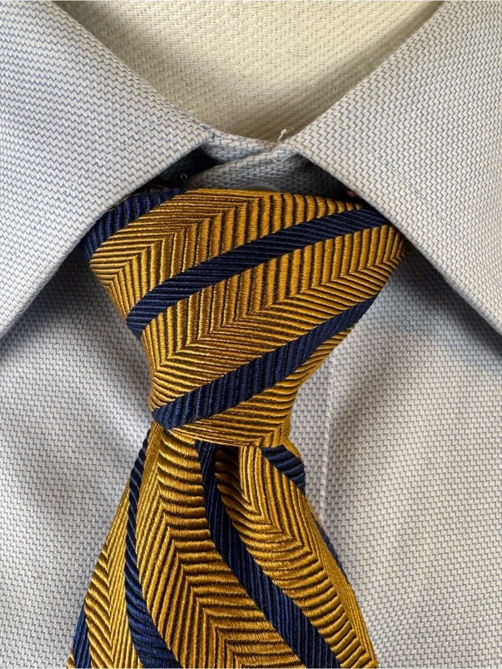 Brooks Brothers Men’s Necktie Gold & Navy Chevron Stripe Repp Silk Tie